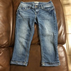 Size 5 Mudd Cropped  jeans